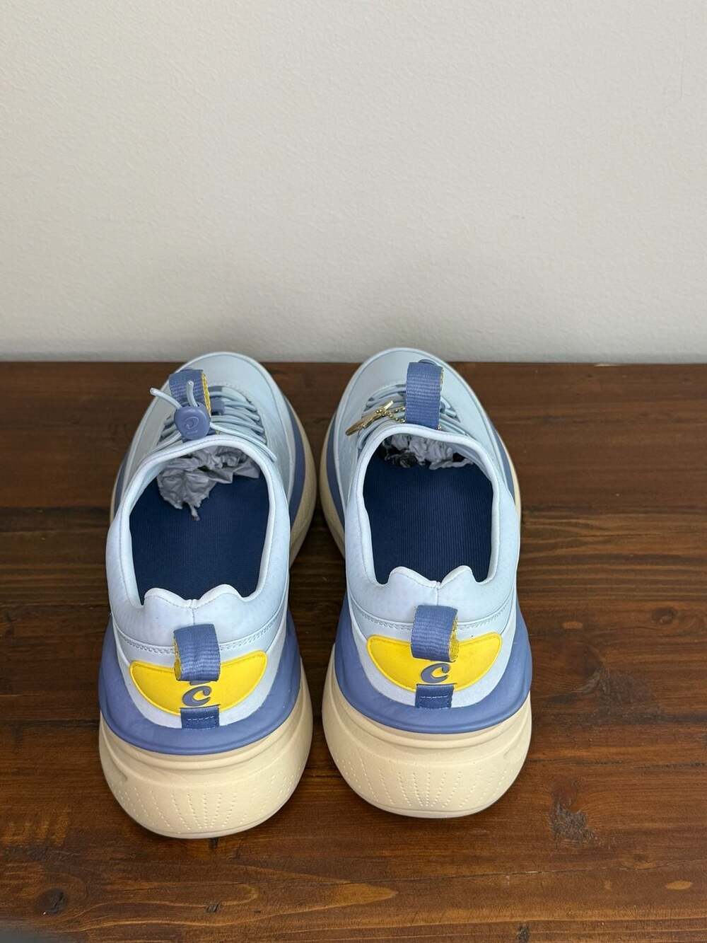 Clove Women's Slip-Resistant Nursing Sneakers Light Blue Size W8.5/M7 - Picture 3 of 6